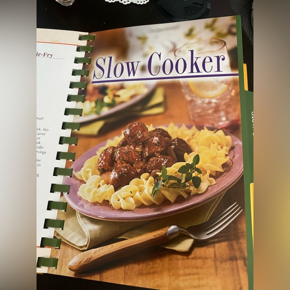 📕 3 BOOKS IN 1 COOKBOOK! NEVER USED! ONE-DISH , SLOW COOKER & CASSEROLES! - Picture 4 of 11